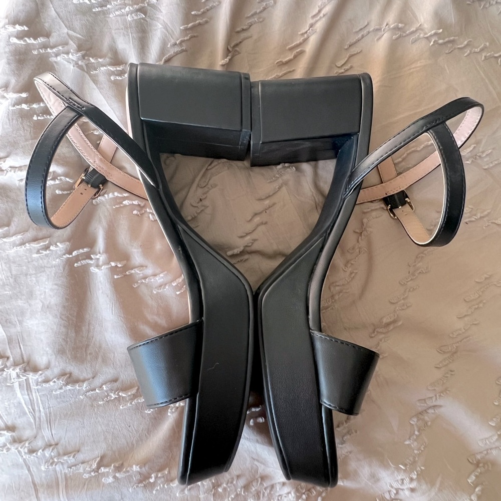 Elegant black platform heel
